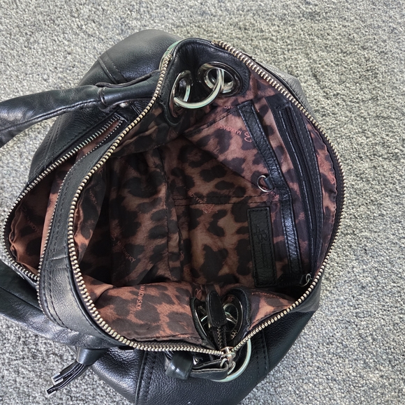 B. Makowsky Elegant Black Shoulder Bag - Picture 3 of 6